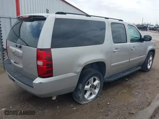 2007 Chevrolet Suburban LT with VIN 3GNFC16J37G135171, listed as a IAAI auction lot 41672943 with 1 mi miles. Bid and sale history available at carsss.com. Image 4.