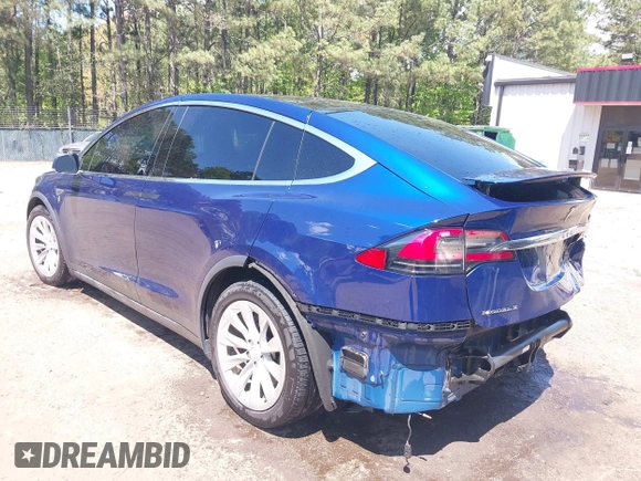 2016 Tesla Model X 70D z VIN 5YJXCBE20GF006744, wystawiony jako IAAI lot #42045005 z przebiegiem 169 619 mil mil oraz . Historia ofert i sprzedaży dostępna na DreamBid. Obrazek 3.