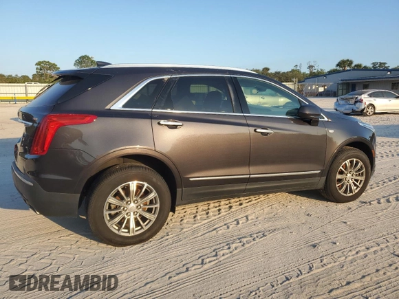 2017 Cadillac XT5 Luxury AWD z VIN 1GYKNDRSXHZ267282, wystawiony jako Copart lot #44536615 z przebiegiem Nie podano mil oraz Szkody całkowita. Historia ofert i sprzedaży dostępna na DreamBid. Obrazek 3.