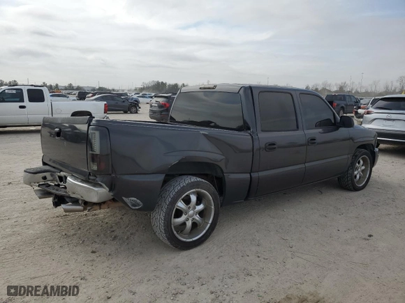 2004 GMC Sierra 1500 Crew Cab SLT with VIN 2GTEC13T041325315, listed as a Copart auction lot 43946475 with 220,280 mi miles and Salvage Title. Bid and sale history available at carsss.com. Image 3.