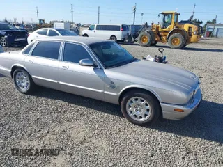 2001 Jaguar XJ with VIN SAJDA14C51LF20773, listed as a IAAI auction lot 40456994 with 85,129 mi miles. Bid and sale history available at carsss.com. Image 1.