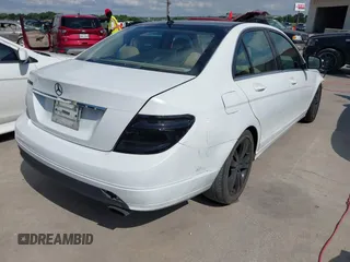 2009 Mercedes-Benz C 300 Sport z VIN WDDGF54X79R074158, wystawiony jako IAAI lot #42353528 z przebiegiem 158 122 mil mil oraz . Historia ofert i sprzedaży dostępna na DreamBid. Obrazek 4.