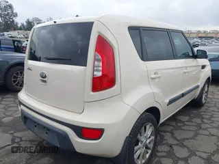2013 Kia Soul + z VIN KNDJT2A63D7756770, wystawiony jako IAAI lot #41528323 z przebiegiem 124 423 mil mil oraz . Historia ofert i sprzedaży dostępna na DreamBid. Obrazek 4.