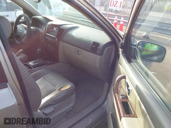 2005 Kia Sorento LX with VIN KNDJD733555359460, listed as a IAAI auction lot 41500228 with 157,649 mi miles. Bid and sale history available at carsss.com. Image 5.