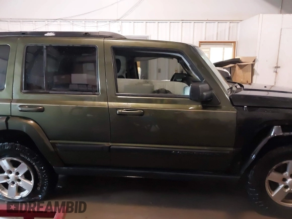 2007 Jeep Commander Sport z VIN 1J8HG48P17C545682, wystawiony jako IAAI lot #41369706 z przebiegiem 187 900 mil mil oraz . Historia ofert i sprzedaży dostępna na DreamBid. Obrazek 14.