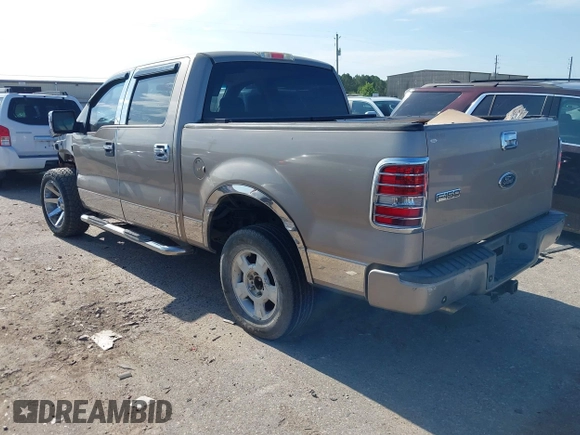 2005 Ford F-150 XLT z VIN 1FTRW12W45KC33940, wystawiony jako IAAI lot #42582396 z przebiegiem 233 217 mil mil oraz . Historia ofert i sprzedaży dostępna na DreamBid. Obrazek 3.