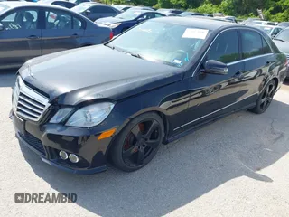 2010 Mercedes-Benz E-Class E 350 Luxury with VIN WDDHF8HB4AA157697, listed as a IAAI auction lot 42025686 with 205,626 mi miles. Bid and sale history available at carsss.com. Image 2.