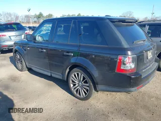 2010 Land Rover Range Rover Sport HSE Lux z VIN SALSK2D40AA225986, wystawiony jako IAAI lot #41972061 z przebiegiem 93 440 mil mil oraz . Historia ofert i sprzedaży dostępna na DreamBid. Obrazek 3.