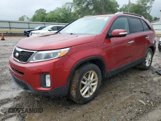 2014 Kia Sorento LX z VIN 5XYKT4A79EG462125, wystawiony jako Copart lot #57116355 z przebiegiem 141 003 mil mil oraz Tytuł czysty. Historia ofert i sprzedaży dostępna na DreamBid. Obrazek 1.