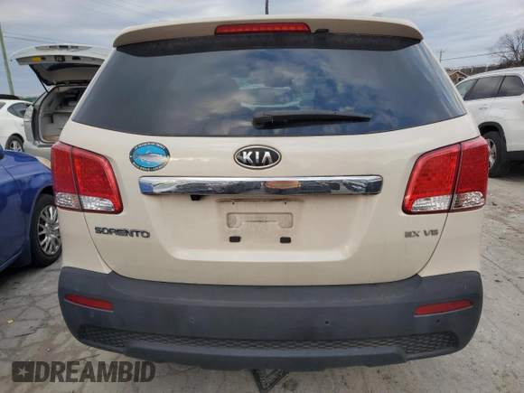 2011 Kia Sorento EX with VIN 5XYKUDA29BG103855, listed as a Copart auction lot 83255934 with 312,649 mi miles and Clean Title. Bid and sale history available at carsss.com. Image 6.