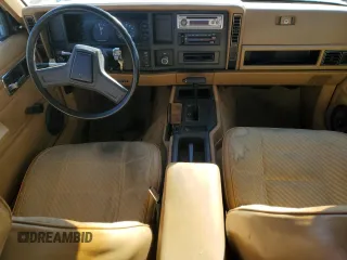 1988 Jeep Cherokee with VIN 1JCMR7813JT058390, listed as a Copart auction lot 89071925 with 2,331,297 mi miles and Clean title. Bid and sale history available at DreamBid. Image 8.