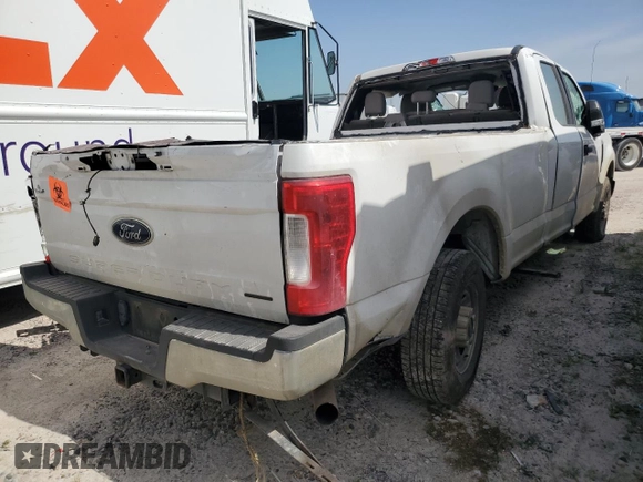 2019 Ford F-250 XL z VIN 1FT7X2A61KED13539, wystawiony jako Copart lot #48732535 z przebiegiem Nie podano mil oraz Szkoda całkowita • Salvage title. Historia ofert i sprzedaży dostępna na DreamBid. Obrazek 4.