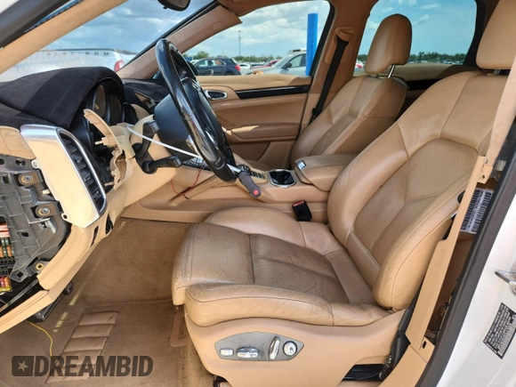 2013 Porsche Cayenne GTS с VIN WP1AD2A25DLA75526, выставлен на аукционе Copart как лот 60520865 с пробегом Не указан миль и Списание • Salvage title. История ставок и продаж доступна на DreamBid. Изображение 7.
