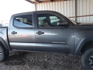 2017 Toyota Tacoma SR5 with VIN 3TMCZ5AN6HM045057, listed as a IAAI auction lot 41883533 with 213,760 mi miles and . Bid and sale history available at carsss.com. Image 13.