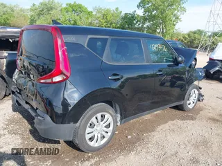 2020 Kia Soul LX z VIN KNDJ23AU7L7045790, wystawiony jako IAAI lot #42193476 z przebiegiem 48 150 mil mil oraz . Historia ofert i sprzedaży dostępna na DreamBid. Obrazek 4.