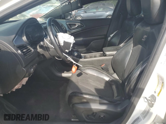 2015 Chrysler 200 S z VIN 1C3CCCBB2FN529146, wystawiony jako Copart lot #53853455 z przebiegiem 108 759 mil mil oraz Szkoda całkowita • Salvage title. Historia ofert i sprzedaży dostępna na DreamBid. Obrazek 7.