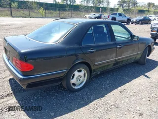 1997 Mercedes-Benz E-Class with VIN WDBJF72F8VA309745, listed as a IAAI auction lot 42119469 with 131,318 mi miles. Bid and sale history available at carsss.com. Image 4.
