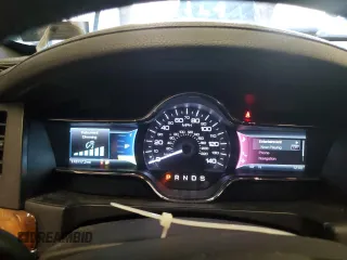 2013 Lincoln MKS z VIN 1LNHL9EK0DG605184, wystawiony jako Copart lot #51914305 z przebiegiem 173 117 mil mil oraz Szkoda całkowita • Salvage title. Historia ofert i sprzedaży dostępna na DreamBid. Obrazek 9.