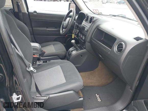 2016 Jeep Patriot Sport z VIN 1C4NJRBB3GD594933, wystawiony jako IAAI lot #41775766 z przebiegiem 133 275 mil mil oraz . Historia ofert i sprzedaży dostępna na DreamBid. Obrazek 5.