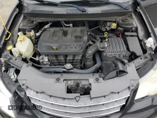 2010 Chrysler Sebring Limited z VIN 1C3CC5FB5AN172298, wystawiony jako Copart lot #52951805 z przebiegiem 146 996 mil mil oraz Szkoda całkowita • Salvage title. Historia ofert i sprzedaży dostępna na DreamBid. Obrazek 11.