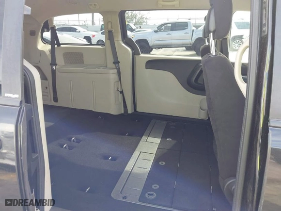 2014 Dodge Grand Caravan SXT 30th Anniversary with VIN 2C4RDGCG7ER122042, listed as a IAAI auction lot 41600892 with 101,596 mi miles. Bid and sale history available at carsss.com. Image 7.