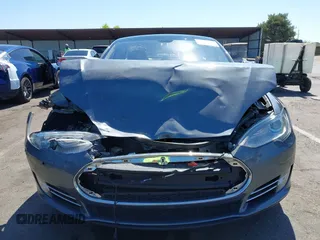 2014 Tesla Model S 60 with VIN 5YJSA1H19EFP36971, listed as a IAAI auction lot 42525811 with Not provided miles and . Bid and sale history available at DreamBid. Image 13.