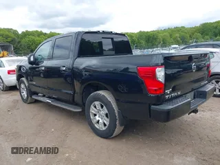2017 Nissan Titan Platinum Reserve z VIN 1N6AA1E56HN522395, wystawiony jako IAAI lot #42333517 z przebiegiem 111 679 mil mil oraz . Historia ofert i sprzedaży dostępna na DreamBid. Obrazek 3.
