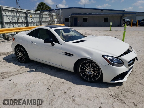 2018 Mercedes-Benz SLC 300 z VIN WDDPK3JA6JF152323, wystawiony jako Copart lot #51812223 z przebiegiem 24 861 mil mil oraz . Historia ofert i sprzedaży dostępna na DreamBid. Obrazek 4.