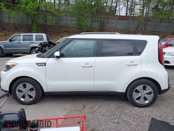 2015 Kia Soul z VIN KNDJN2A27F7213044, wystawiony jako IAAI lot #42230444 z przebiegiem 43 408 mil mil oraz . Historia ofert i sprzedaży dostępna na DreamBid. Obrazek 14.
