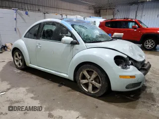 2010 Volkswagen New Beetle Coupe with VIN 3VWPG3AG0AM036337, listed as a Copart auction lot 86187544 with 156,052 mi miles and Salvage Title. Bid and sale history available at carsss.com. Image 4.