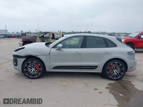 2022 Porsche Macan Turbo z VIN WP1AF2A53NLB31162, wystawiony jako IAAI lot #41902026 z przebiegiem 24 714 mil mil oraz . Historia ofert i sprzedaży dostępna na DreamBid. Obrazek 15.