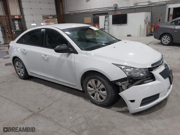 2014 Chevrolet Cruze LS with VIN 1G1PA5SG5E7207414, listed as a IAAI auction lot 41767277 with 220,195 mi miles. Bid and sale history available at carsss.com. Image 1.
