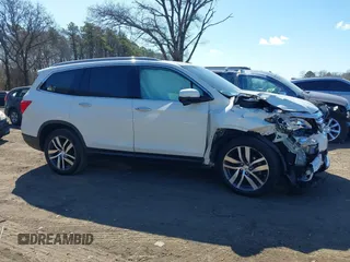 2017 Honda Pilot Touring z VIN 5FNYF6H99HB089121, wystawiony jako IAAI lot #41896878 z przebiegiem 145 330 mil mil oraz . Historia ofert i sprzedaży dostępna na DreamBid. Obrazek 13.