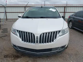 2015 Lincoln MKX z VIN 2LMDJ6JKXFBL29300, wystawiony jako IAAI lot #42121970 z przebiegiem 182 302 mil mil oraz . Historia ofert i sprzedaży dostępna na DreamBid. Obrazek 13.