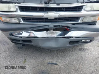 2003 Chevrolet Tahoe LS z VIN 1GNEC13T73R263893, wystawiony jako IAAI lot #41906772 z przebiegiem 211 759 mil mil oraz . Historia ofert i sprzedaży dostępna na DreamBid. Obrazek 6.