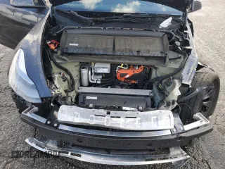 2024 Tesla Model Y Long Range z VIN 7SAYGDEE4RA229466, wystawiony jako Copart lot #45163325 z przebiegiem 13 748 mil mil oraz Szkoda całkowita • Salvage title. Historia ofert i sprzedaży dostępna na DreamBid. Obrazek 13.
