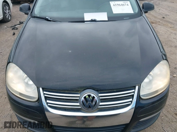 2008 Volkswagen Jetta Sedan SE with VIN 3VWRM71K18M052182, listed as a IAAI auction lot 41964674 with 218,202 mi miles. Bid and sale history available at carsss.com. Image 6.