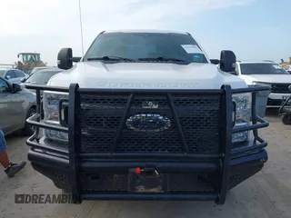 2020 Ford F-250 XL z VIN 1FT7X2B64LEC88751, wystawiony jako IAAI lot #42621080 z przebiegiem 131 199 mil mil oraz . Historia ofert i sprzedaży dostępna na DreamBid. Obrazek 12.