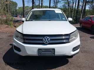 2017 Volkswagen Tiguan Wolfsburg Edition z VIN WVGSV7AX5HK003552, wystawiony jako IAAI lot #41989058 z przebiegiem 109 127 mil mil oraz . Historia ofert i sprzedaży dostępna na DreamBid. Obrazek 12.