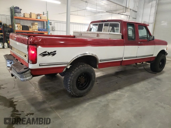 1996 Ford F-250 z VIN 1FTHX26F1TEA71267, wystawiony jako Copart lot #48544395 z przebiegiem 201 091 mil mil oraz Szkoda całkowita • Salvage title. Historia ofert i sprzedaży dostępna na DreamBid. Obrazek 3.