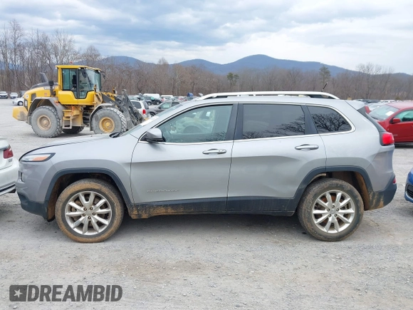 2015 Jeep Cherokee Limited with VIN 1C4PJMDS3FW576332, listed as a IAAI auction lot 41618035 with 203,620 mi miles. Bid and sale history available at carsss.com. Image 15.