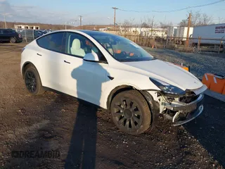 2024 Tesla Model Y z VIN 7SAYGDED5RF010087, wystawiony jako IAAI lot #41312466 z przebiegiem Nie podano mil oraz . Historia ofert i sprzedaży dostępna na DreamBid. Obrazek 1.