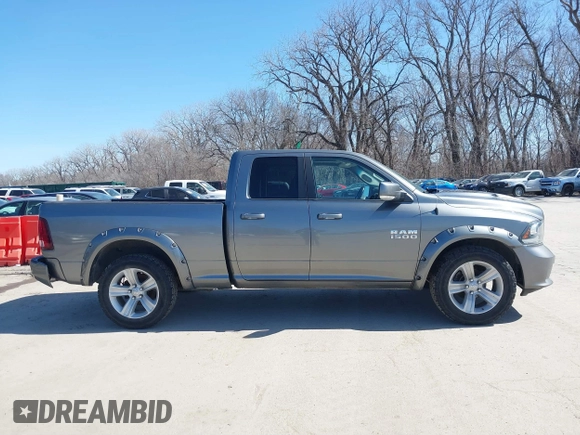2013 Ram 1500 Sport z VIN 1C6RR7HT2DS530587, wystawiony jako IAAI lot #41742569 z przebiegiem 152 193 mil mil oraz . Historia ofert i sprzedaży dostępna na DreamBid. Obrazek 14.