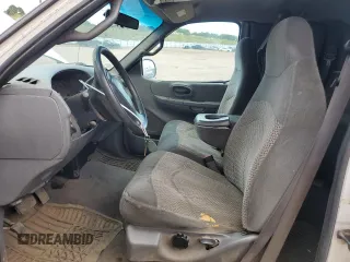 2000 Ford F-150 XL z VIN 1FTRX17W7YNC12430, wystawiony jako Copart lot #66036385 z przebiegiem Nie podano mil oraz Nie do naprawy • Non repairable. Historia ofert i sprzedaży dostępna na DreamBid. Obrazek 7.