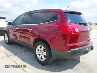 2011 Chevrolet Traverse 1LT z VIN 1GNKRGED8BJ286753, wystawiony jako IAAI lot #42107568 z przebiegiem 178 663 mil mil oraz . Historia ofert i sprzedaży dostępna na DreamBid. Obrazek 3.