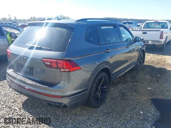 2024 Volkswagen Tiguan SE R-Line Black with VIN 3VVCB7AX2RM114556, listed as a IAAI auction lot 41887373 with 7,013 mi miles and . Bid and sale history available at DreamBid. Image 4.