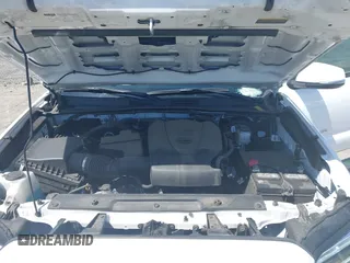 2023 Toyota Tacoma SR5 z VIN 3TMDZ5BN3PM160975, wystawiony jako IAAI lot #42024778 z przebiegiem 41 621 mil mil oraz . Historia ofert i sprzedaży dostępna na DreamBid. Obrazek 10.