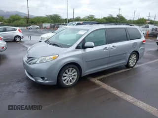2012 Toyota Sienna XLE AAS z VIN 5TDYK3DC1CS192310, wystawiony jako IAAI lot #41379303 z przebiegiem 119 524 mil mil oraz . Historia ofert i sprzedaży dostępna na DreamBid. Obrazek 17.