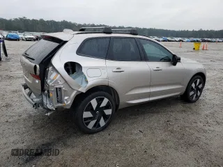 2024 Volvo XC60 Recharge Plug-In Hybrid Plus Dark Theme with VIN YV4H60DL6R1890143, listed as a Copart auction lot 85732464 with 8,884 mi miles and Salvage Title. Bid and sale history available at carsss.com. Image 3.