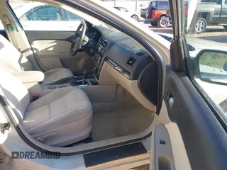 2008 Ford Fusion SEL with VIN 3FAHP08118R156805, listed as a IAAI auction lot 41853953 with 194,455 mi miles. Bid and sale history available at carsss.com. Image 5.